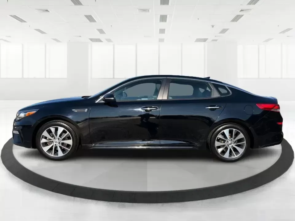 2019 Kia Optima S (5XXGT4L37KG) with an Theta II 2.4L I-4 gasoline direct injection engine, 6A transmission, located at 1099 N County Rd 25A , Troy, OH, 45373, (937) 908-9800, 40.057079, -84.212883 - Need a reliable commuter that still feels stylish for date night downtown, comfortable for weekend trips to Dayton, and efficient for the daily run up I75? This 2019 Kia Optima S in Ebony Black is a smart, budget-friendly sedan that fits real life-whether you're clocking a long work commute, shuttli - Photo#5