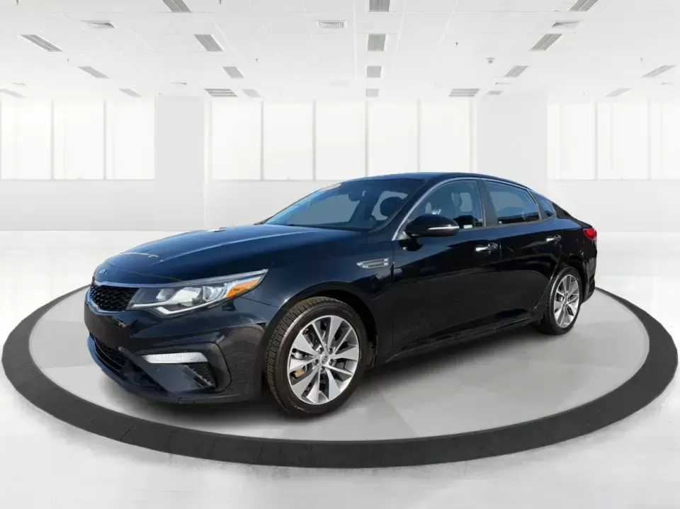 2019 Kia Optima S (5XXGT4L37KG) with an Theta II 2.4L I-4 gasoline direct injection engine, 6A transmission, located at 1099 N County Rd 25A , Troy, OH, 45373, (937) 908-9800, 40.057079, -84.212883 - Need a reliable commuter that still feels stylish for date night downtown, comfortable for weekend trips to Dayton, and efficient for the daily run up I75? This 2019 Kia Optima S in Ebony Black is a smart, budget-friendly sedan that fits real life-whether you're clocking a long work commute, shuttli - Photo#8