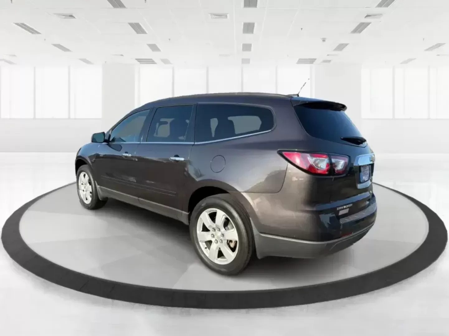 2017 Chevrolet Traverse 1LT (1GNKRGKD6HJ) with an 3.6L V-6 gasoline direct injection engine, 6A transmission, located at 8750 N County Rd 25A, Piqua, OH, 45356, (937) 908-9800, 40.164391, -84.232513 - Road trips to Indian Lake, busy school mornings, and comfortable daily commutes down I75 are exactly what this SUV was built for. If you need a three-row family hauler that still feels confident and composed on Ohio back roads, this **2017 Chevrolet Traverse 1LT** in **Tungsten Metallic** delivers t - Photo#4