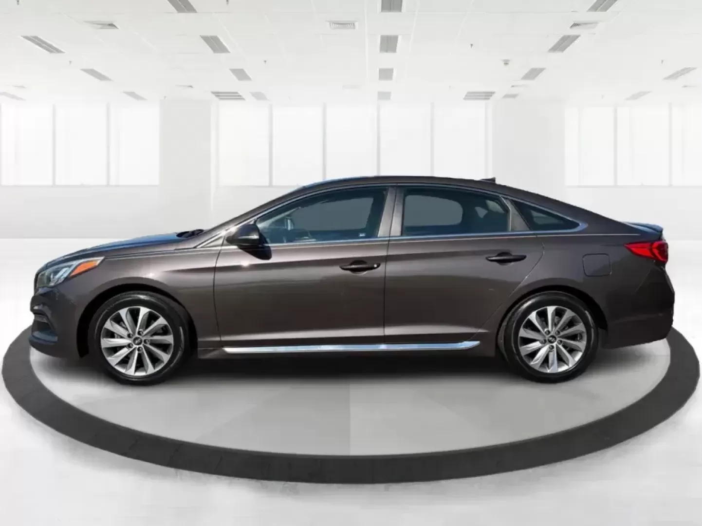 2017 Hyundai Sonata Sport (5NPE34AF8HH) with an 2.4L I-4 gasoline direct injection engine, 6A transmission, located at 8750 N County Rd 25A, Piqua, OH, 45356, (937) 908-9800, 40.164391, -84.232513 - Picture a sedan that makes everyday life easier-smooth for the I75 commute, comfortable for school drop-offs, and efficient enough for weekend runs to downtown Piqua or a quick escape to the parks and trails around Miami County. This 2017 Hyundai Sonata Sport is built for real-world driving: practic - Photo#5
