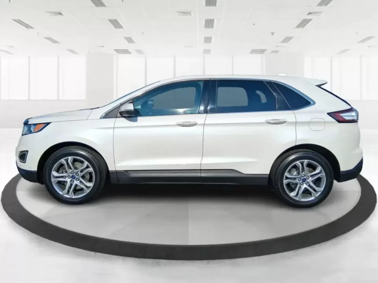 2017 Ford Edge Titanium (2FMPK4K85HB) with an 3.5L V6 DOHC 24V engine, 6A transmission, located at 1230 East Main St, Xenia, OH, 45385, (937) 908-9800, 39.688026, -83.910172 - Load up the family, point the hood toward a weekend escape, and enjoy the kind of comfort that makes long drives feel shorter-this 2017 Ford Edge Titanium is built for real life in and around Xenia. Whether you're commuting to Dayton, shuttling kids to activities, or planning a road trip to John Bry - Photo#5
