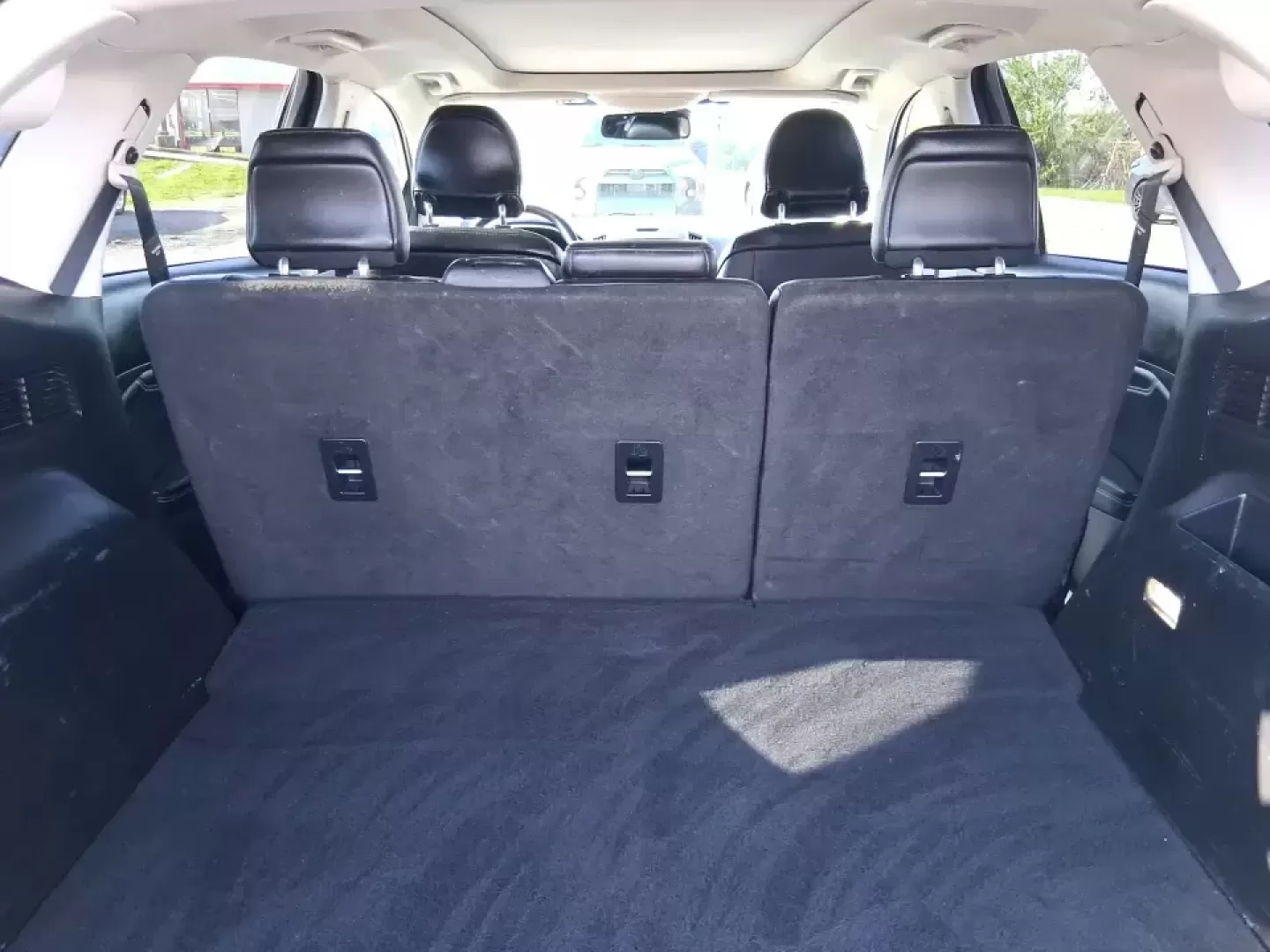 2017 Ford Edge Titanium (2FMPK4K85HB) with an 3.5L V6 DOHC 24V engine, 6A transmission, located at 1230 East Main St, Xenia, OH, 45385, (937) 908-9800, 39.688026, -83.910172 - Load up the family, point the hood toward a weekend escape, and enjoy the kind of comfort that makes long drives feel shorter-this 2017 Ford Edge Titanium is built for real life in and around Xenia. Whether you're commuting to Dayton, shuttling kids to activities, or planning a road trip to John Bry - Photo#12