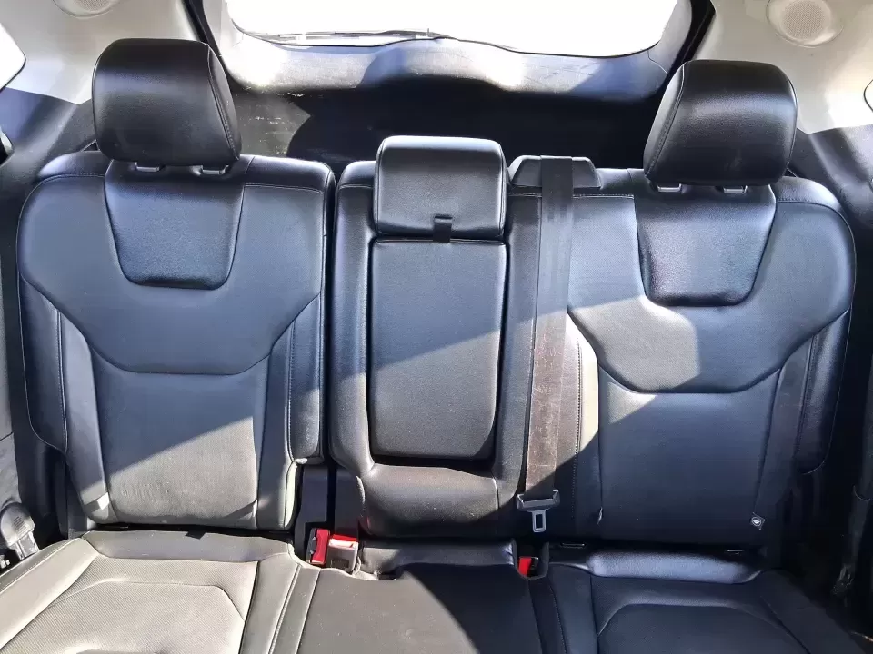 2017 Ford Edge Titanium (2FMPK4K85HB) with an 3.5L V6 DOHC 24V engine, 6A transmission, located at 1230 East Main St, Xenia, OH, 45385, (937) 908-9800, 39.688026, -83.910172 - Load up the family, point the hood toward a weekend escape, and enjoy the kind of comfort that makes long drives feel shorter-this 2017 Ford Edge Titanium is built for real life in and around Xenia. Whether you're commuting to Dayton, shuttling kids to activities, or planning a road trip to John Bry - Photo#14