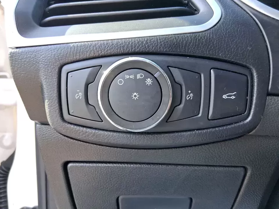 2017 Ford Edge Titanium (2FMPK4K85HB) with an 3.5L V6 DOHC 24V engine, 6A transmission, located at 1230 East Main St, Xenia, OH, 45385, (937) 908-9800, 39.688026, -83.910172 - Load up the family, point the hood toward a weekend escape, and enjoy the kind of comfort that makes long drives feel shorter-this 2017 Ford Edge Titanium is built for real life in and around Xenia. Whether you're commuting to Dayton, shuttling kids to activities, or planning a road trip to John Bry - Photo#17