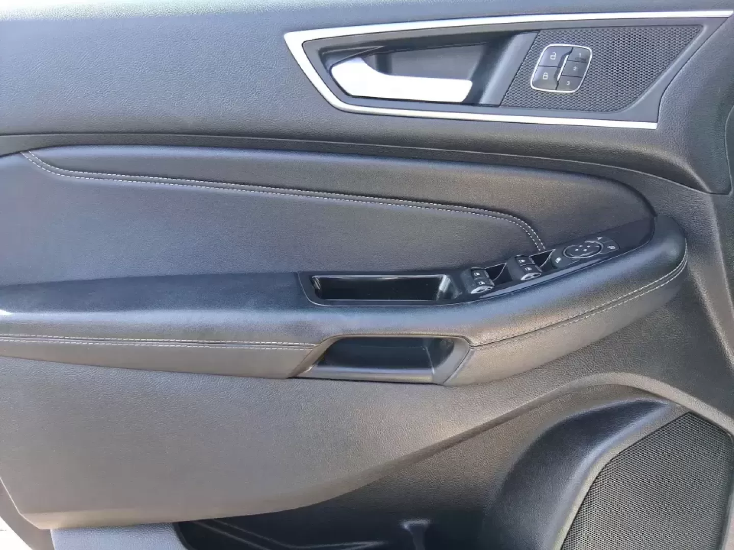 2017 Ford Edge Titanium (2FMPK4K85HB) with an 3.5L V6 DOHC 24V engine, 6A transmission, located at 1230 East Main St, Xenia, OH, 45385, (937) 908-9800, 39.688026, -83.910172 - Load up the family, point the hood toward a weekend escape, and enjoy the kind of comfort that makes long drives feel shorter-this 2017 Ford Edge Titanium is built for real life in and around Xenia. Whether you're commuting to Dayton, shuttling kids to activities, or planning a road trip to John Bry - Photo#19