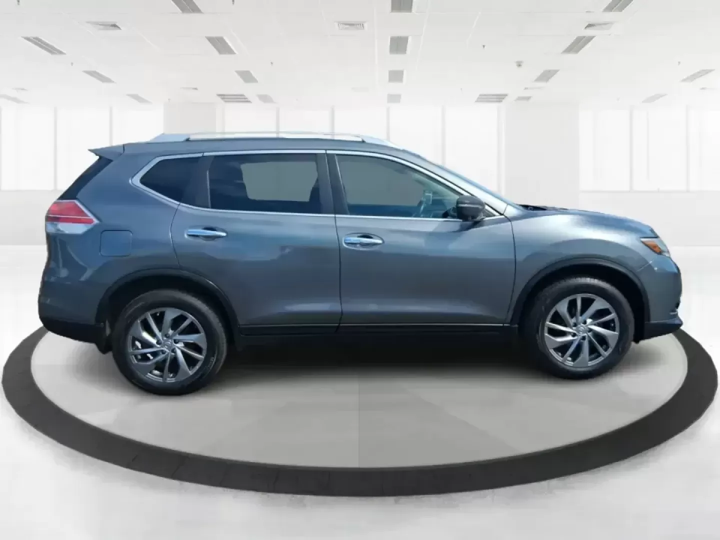 2015 Nissan Rogue SL (5N1AT2MVXFC) with an 2.5L I-4 DOHC engine, Continuously Variable Transmission transmission, located at 1230 East Main St, Xenia, OH, 45385, (937) 908-9800, 39.688026, -83.910172 - Picture your next Ohio weekend: loading up the kids and the cooler, merging onto US35 for a quick run to Wright-Patterson Air Force Base, or taking a scenic drive through John Bryan State Park-without stressing over winter weather, space, or comfort. This 2015 Nissan Rogue SL in Gun Metallic is the - Photo#1