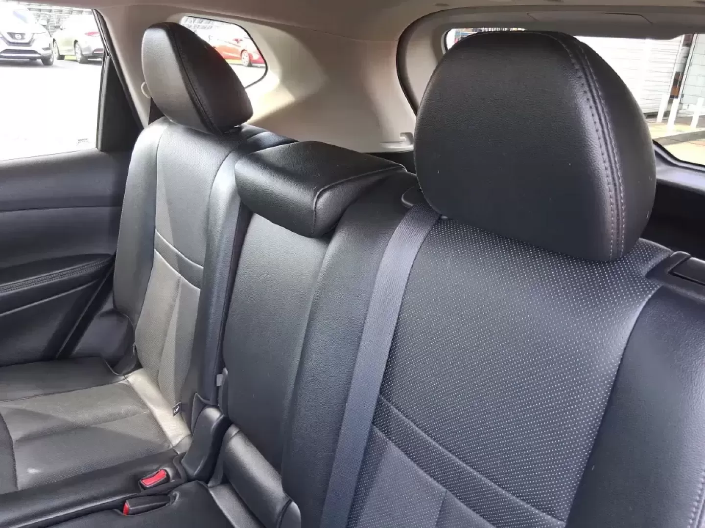 2015 Nissan Rogue SL (5N1AT2MVXFC) with an 2.5L I-4 DOHC engine, Continuously Variable Transmission transmission, located at 1230 East Main St, Xenia, OH, 45385, (937) 908-9800, 39.688026, -83.910172 - Picture your next Ohio weekend: loading up the kids and the cooler, merging onto US35 for a quick run to Wright-Patterson Air Force Base, or taking a scenic drive through John Bryan State Park-without stressing over winter weather, space, or comfort. This 2015 Nissan Rogue SL in Gun Metallic is the - Photo#10