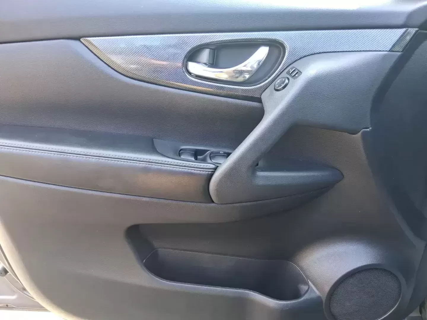 2015 Nissan Rogue SL (5N1AT2MVXFC) with an 2.5L I-4 DOHC engine, Continuously Variable Transmission transmission, located at 1230 East Main St, Xenia, OH, 45385, (937) 908-9800, 39.688026, -83.910172 - Picture your next Ohio weekend: loading up the kids and the cooler, merging onto US35 for a quick run to Wright-Patterson Air Force Base, or taking a scenic drive through John Bryan State Park-without stressing over winter weather, space, or comfort. This 2015 Nissan Rogue SL in Gun Metallic is the - Photo#18