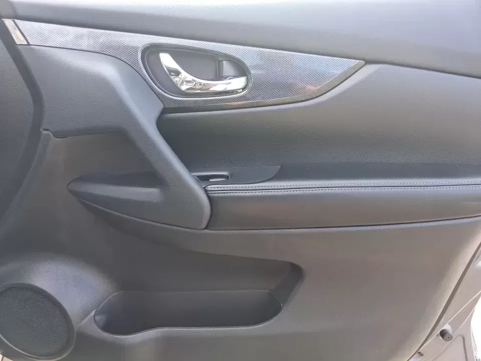 2015 Nissan Rogue SL (5N1AT2MVXFC) with an 2.5L I-4 DOHC engine, Continuously Variable Transmission transmission, located at 1230 East Main St, Xenia, OH, 45385, (937) 908-9800, 39.688026, -83.910172 - Picture your next Ohio weekend: loading up the kids and the cooler, merging onto US35 for a quick run to Wright-Patterson Air Force Base, or taking a scenic drive through John Bryan State Park-without stressing over winter weather, space, or comfort. This 2015 Nissan Rogue SL in Gun Metallic is the - Photo#19