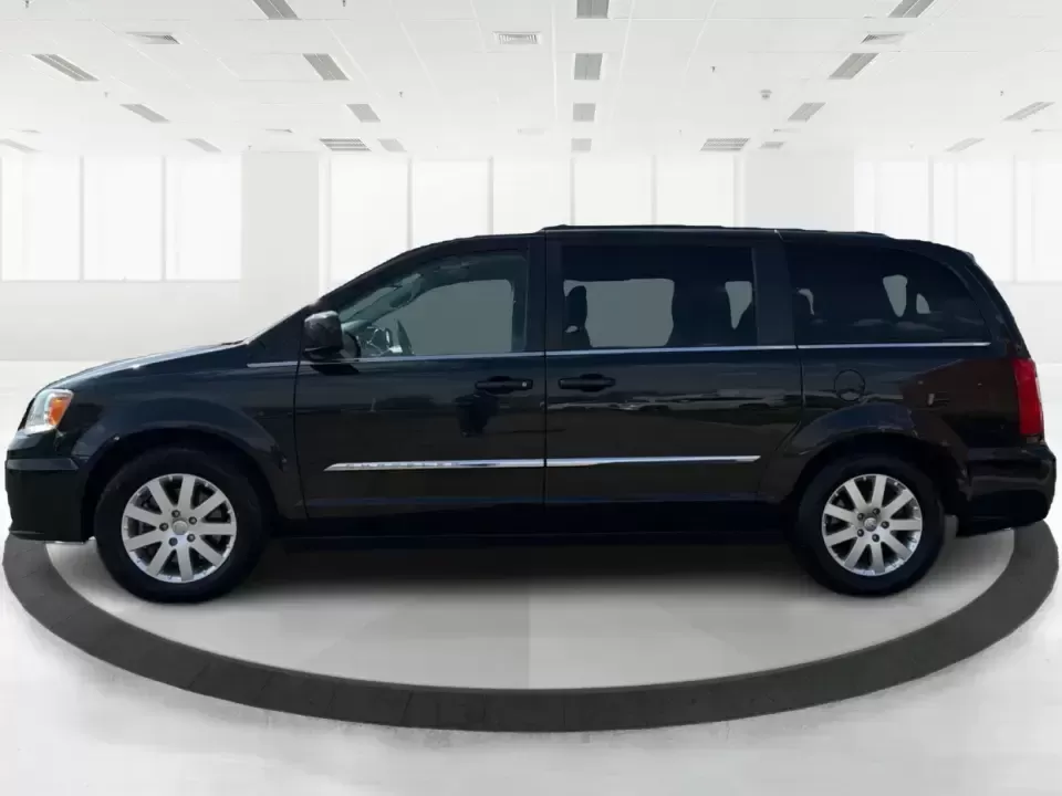 2016 Chrysler Town and Country Touring (2C4RC1BGXGR) with an Pentastar 3.6L V-6 DOHC engine, 6A transmission, located at 1184 Kauffman Ave, Fairborn, OH, 45324, (937) 908-9800, 39.807072, -84.030914 - Life gets busy fast-school drop-offs, long commutes, weekend tournaments, and the occasional road trip to reset. The 2016 Chrysler Town and Country Touring is built for that real-life rhythm, giving you minivan practicality with comfort features that make every mile easier. Finished in Brilliant B - Photo#5