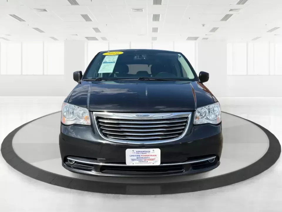 2016 Chrysler Town and Country Touring (2C4RC1BGXGR) with an Pentastar 3.6L V-6 DOHC engine, 6A transmission, located at 1184 Kauffman Ave, Fairborn, OH, 45324, (937) 908-9800, 39.807072, -84.030914 - Life gets busy fast-school drop-offs, long commutes, weekend tournaments, and the occasional road trip to reset. The 2016 Chrysler Town and Country Touring is built for that real-life rhythm, giving you minivan practicality with comfort features that make every mile easier. Finished in Brilliant B - Photo#7