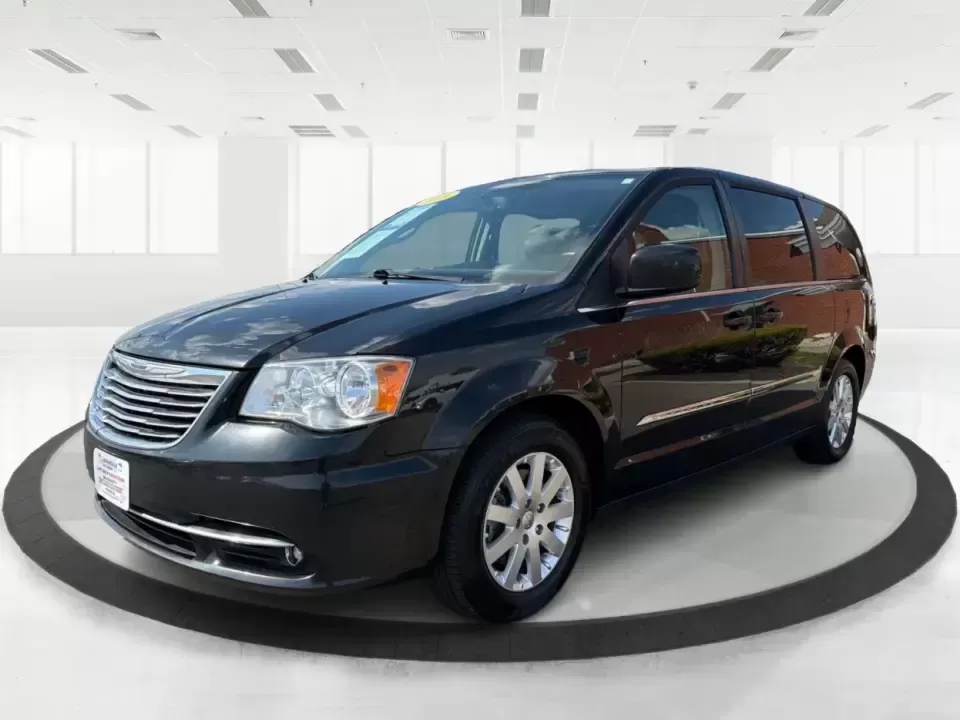 2016 Chrysler Town and Country Touring (2C4RC1BGXGR) with an Pentastar 3.6L V-6 DOHC engine, 6A transmission, located at 1184 Kauffman Ave, Fairborn, OH, 45324, (937) 908-9800, 39.807072, -84.030914 - Life gets busy fast-school drop-offs, long commutes, weekend tournaments, and the occasional road trip to reset. The 2016 Chrysler Town and Country Touring is built for that real-life rhythm, giving you minivan practicality with comfort features that make every mile easier. Finished in Brilliant B - Photo#8