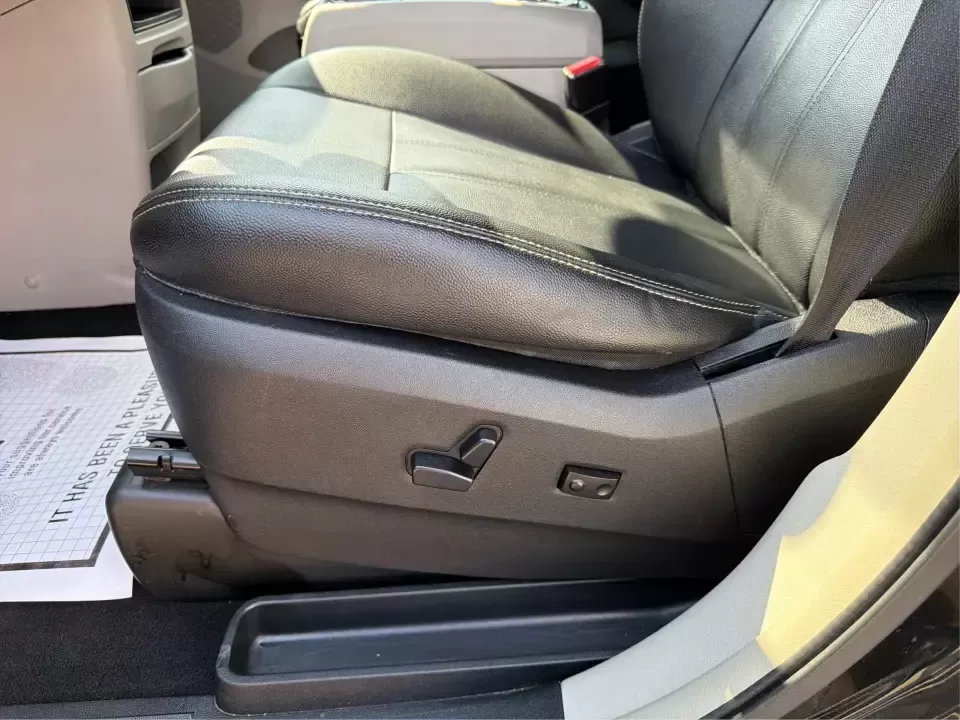 2016 Chrysler Town and Country Touring (2C4RC1BGXGR) with an Pentastar 3.6L V-6 DOHC engine, 6A transmission, located at 1184 Kauffman Ave, Fairborn, OH, 45324, (937) 908-9800, 39.807072, -84.030914 - Life gets busy fast-school drop-offs, long commutes, weekend tournaments, and the occasional road trip to reset. The 2016 Chrysler Town and Country Touring is built for that real-life rhythm, giving you minivan practicality with comfort features that make every mile easier. Finished in Brilliant B - Photo#18