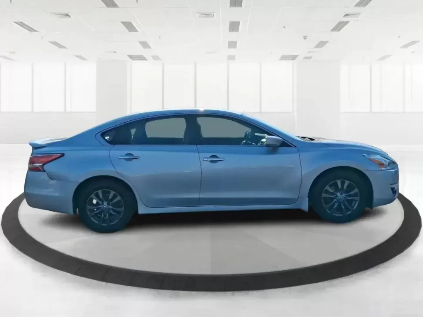 2015 Nissan Altima 2.5 S (1N4AL3AP2FC) with an 2.5L I-4 DOHC engine, Continuously Variable Transmission transmission, located at 401 Woodman Dr, Riverside, OH, 45431, (937) 908-9800, 39.760899, -84.123421 - Need a dependable commuter that can handle the daily run down I-675, quick hops to The Greene, and weekend plans at Carriage Hill MetroPark without draining your budget? This **2015 Nissan Altima 2.5 S** is the kind of practical, comfortable sedan that fits real life in **Riverside, Ohio**-easy to p - Photo#1