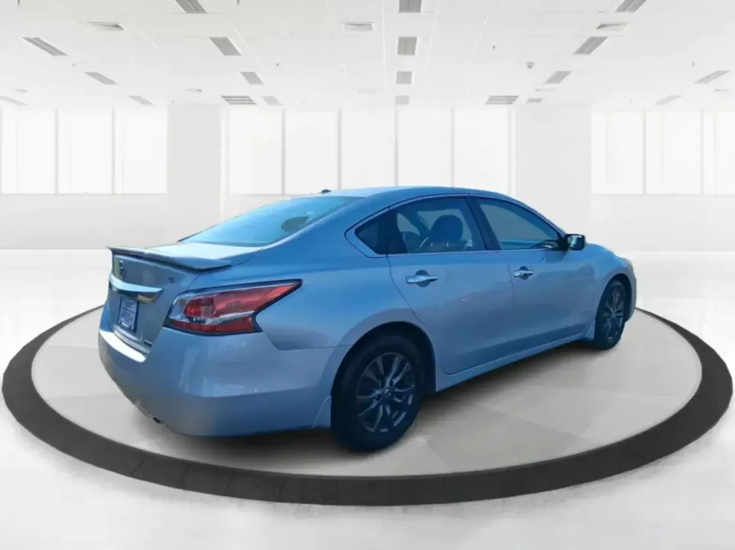 2015 Nissan Altima 2.5 S (1N4AL3AP2FC) with an 2.5L I-4 DOHC engine, Continuously Variable Transmission transmission, located at 401 Woodman Dr, Riverside, OH, 45431, (937) 908-9800, 39.760899, -84.123421 - Need a dependable commuter that can handle the daily run down I-675, quick hops to The Greene, and weekend plans at Carriage Hill MetroPark without draining your budget? This **2015 Nissan Altima 2.5 S** is the kind of practical, comfortable sedan that fits real life in **Riverside, Ohio**-easy to p - Photo#2