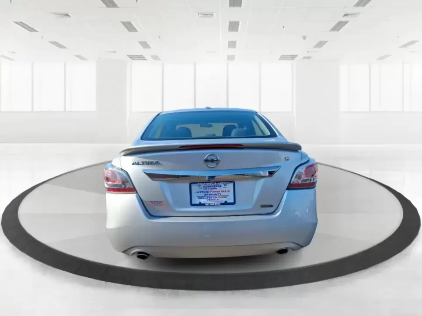 2015 Nissan Altima 2.5 S (1N4AL3AP2FC) with an 2.5L I-4 DOHC engine, Continuously Variable Transmission transmission, located at 401 Woodman Dr, Riverside, OH, 45431, (937) 908-9800, 39.760899, -84.123421 - Need a dependable commuter that can handle the daily run down I-675, quick hops to The Greene, and weekend plans at Carriage Hill MetroPark without draining your budget? This **2015 Nissan Altima 2.5 S** is the kind of practical, comfortable sedan that fits real life in **Riverside, Ohio**-easy to p - Photo#3