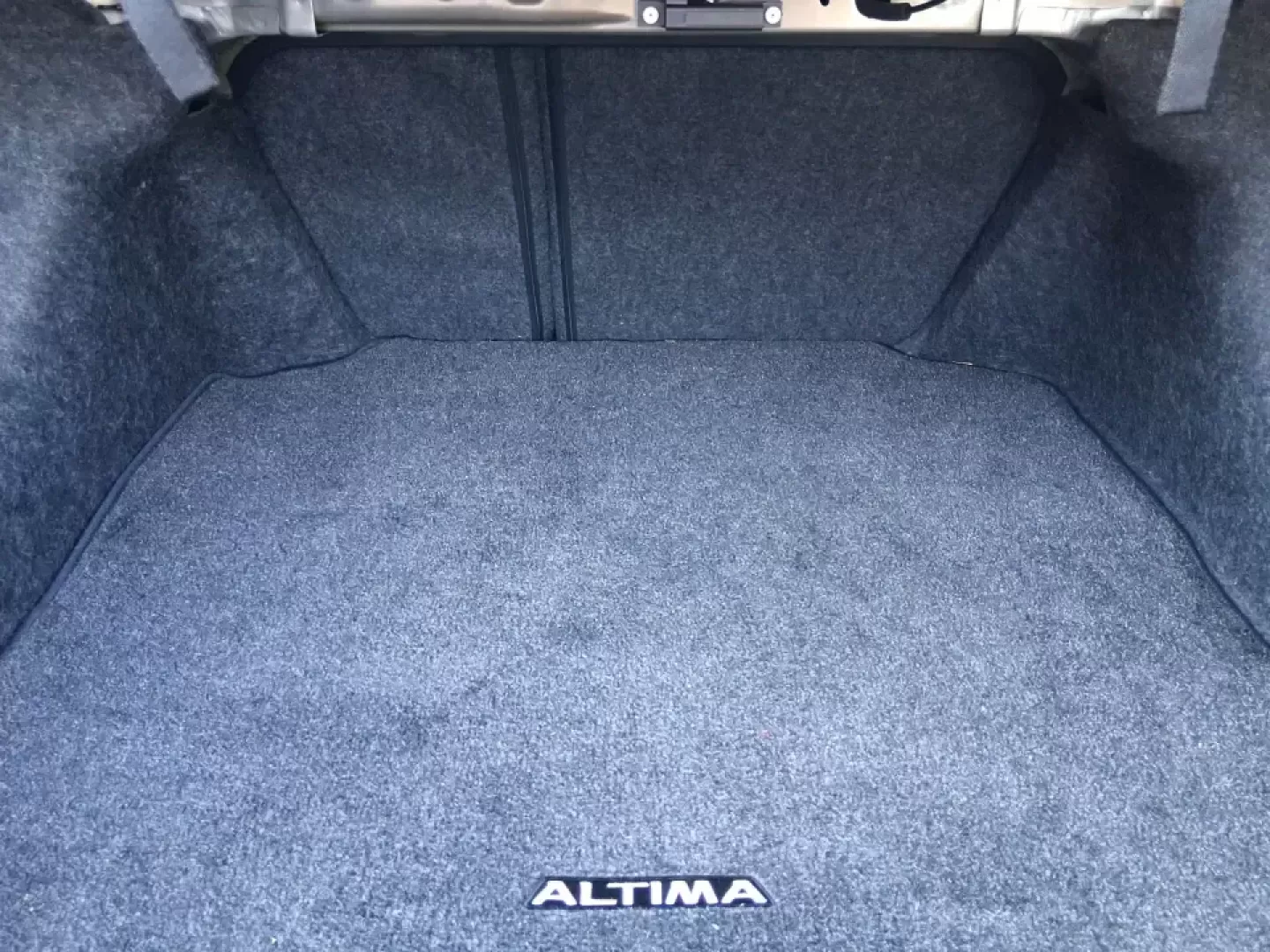 2015 Nissan Altima 2.5 S (1N4AL3AP2FC) with an 2.5L I-4 DOHC engine, Continuously Variable Transmission transmission, located at 401 Woodman Dr, Riverside, OH, 45431, (937) 908-9800, 39.760899, -84.123421 - Need a dependable commuter that can handle the daily run down I-675, quick hops to The Greene, and weekend plans at Carriage Hill MetroPark without draining your budget? This **2015 Nissan Altima 2.5 S** is the kind of practical, comfortable sedan that fits real life in **Riverside, Ohio**-easy to p - Photo#12