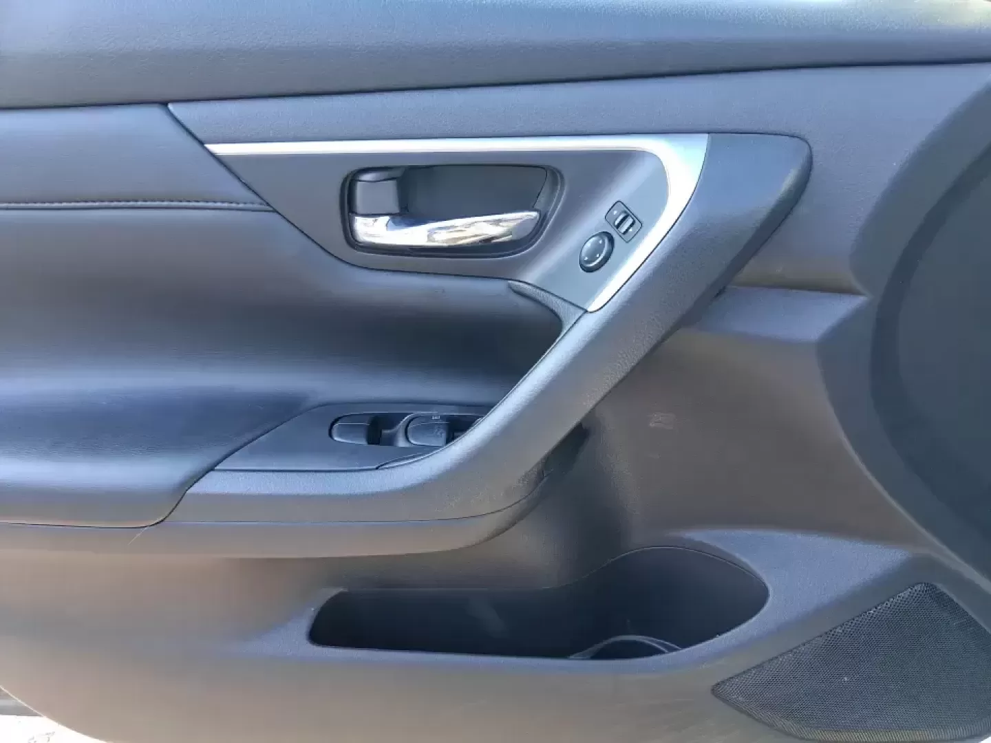 2015 Nissan Altima 2.5 S (1N4AL3AP2FC) with an 2.5L I-4 DOHC engine, Continuously Variable Transmission transmission, located at 401 Woodman Dr, Riverside, OH, 45431, (937) 908-9800, 39.760899, -84.123421 - Need a dependable commuter that can handle the daily run down I-675, quick hops to The Greene, and weekend plans at Carriage Hill MetroPark without draining your budget? This **2015 Nissan Altima 2.5 S** is the kind of practical, comfortable sedan that fits real life in **Riverside, Ohio**-easy to p - Photo#18