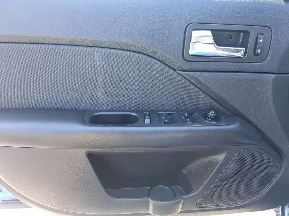 2012 Ford Fusion SE (3FAHP0HAXCR) with an 2.5L L4 DOHC 16V engine, located at 401 Woodman Dr, Riverside, OH, 45431, (937) 908-9800, 39.760899, -84.123421 - Need a dependable sedan that makes everyday life easier-whether you're commuting down I-75 to Dayton, running errands around Troy, or planning a weekend drive past the Miami River and downtown's shops and festivals? This 2012 Ford Fusion SE in Blue Flame Metallic is a smart, comfortable choice for b - Photo#19