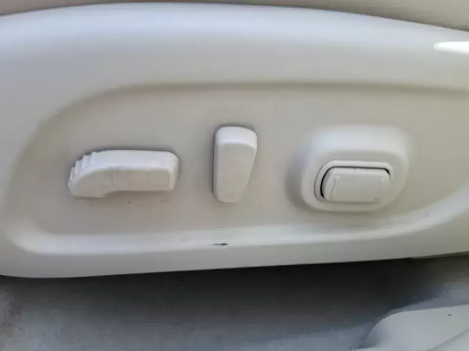 2015 Nissan Murano Platinum (5N1AZ2MH3FN) with an 3.5L V-6 DOHC engine, Continuously Variable Transmission transmission, located at 1951 S Dayton Lakeview Rd., New Carlisle, OH, 45344, (937) 908-9800, 39.890999, -84.050255 - Need one SUV that can handle the weekday commute, keep everyone comfortable on family errands, and still feel upscale for a weekend getaway to John Bryan State Park or a day trip through Dayton? This 2015 Nissan Murano Platinum AWD in Pearl White is built for exactly that kind of real-life driving-s - Photo#17