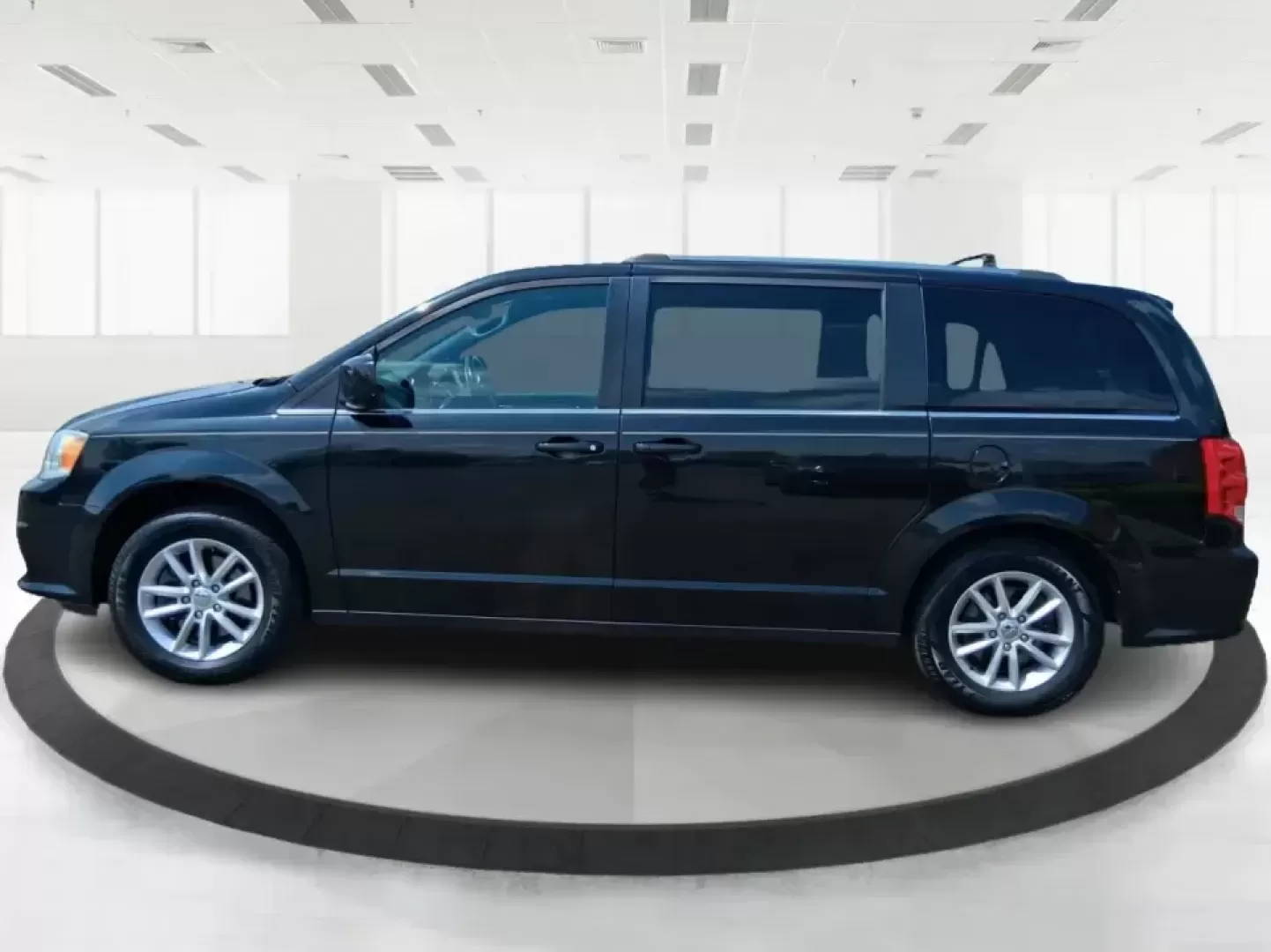 2019 Dodge Grand Caravan SXT (2C4RDGCG0KR) with an Pentastar 3.6L V-6 DOHC engine, 6A transmission, located at 8750 N County Rd 25A, Piqua, OH, 45356, (937) 908-9800, 40.164391, -84.232513 - Load up the kids, the groceries, the sports gear, and still have room for a weekend road trip-this 2019 Dodge Grand Caravan SXT is built for real life in Vandalia. If your days include school drop-offs, long commutes down I-75, or quick runs along E. National Road, this spacious passenger van delive - Photo#5