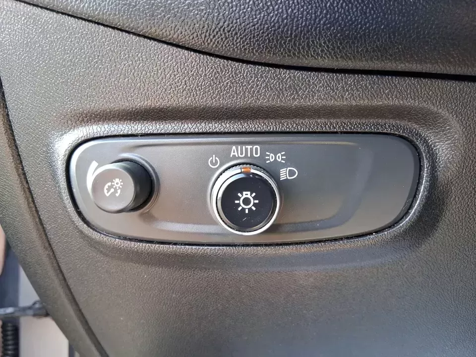 2018 Chevrolet Equinox LT (3GNAXSEV7JS) with an 1.5L I-4 gasoline direct injection engine, 6A transmission, located at 880 E. National Road, Vandalia, OH, 45377, (937) 908-9800, 39.891918, -84.183594 - Picture your next week: school drop-offs, a long commute up I-75, a grocery run through Vandalia, and a weekend escape to Taylorsville MetroPark-all handled in one comfortable, confidence-inspiring SUV. This 2018 Chevrolet Equinox LT in Nightfall Gray Metallic is built for real life, giving busy fam - Photo#17