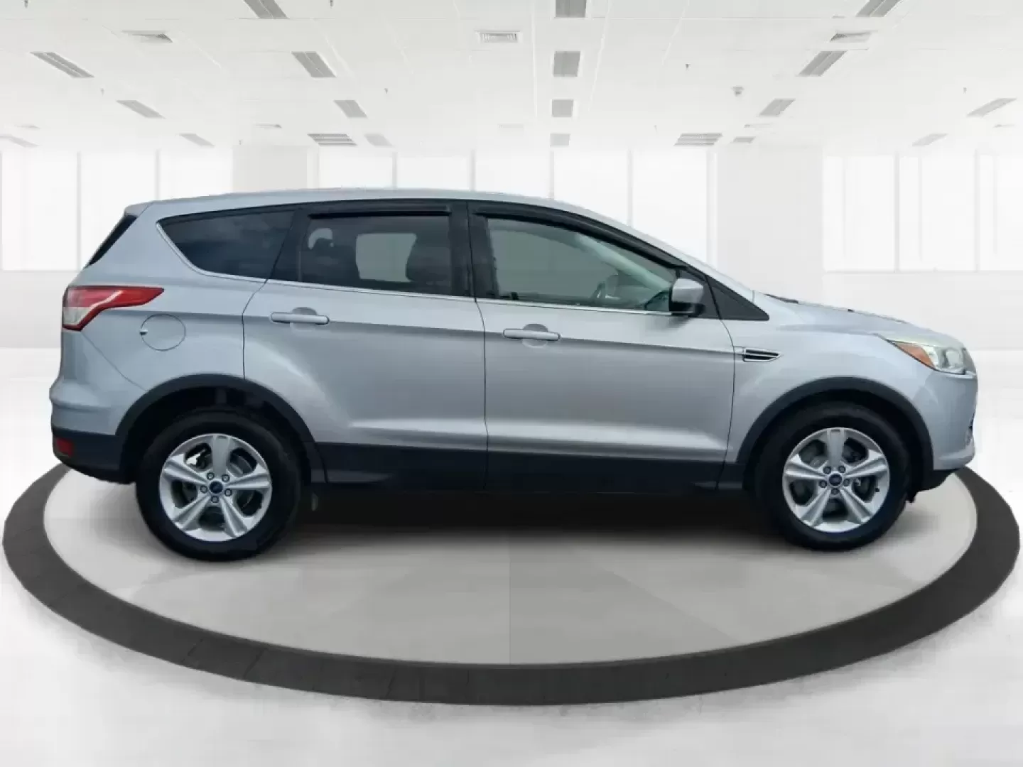 2015 Ford Escape SE (1FMCU9G91FU) with an 2.0L L4 DOHC 16V engine, 6-Speed Automatic transmission, located at 880 E. National Road, Vandalia, OH, 45377, (937) 908-9800, 39.891918, -84.183594 - Weekend getaways to Englewood MetroPark, snowy commutes down I75, and everyday school-and-grocery runs all feel easier when you've got an SUV that's sized right, confident in bad weather, and comfortable for the long haul. This **2015 Ford Escape SE 4WD** in **Ingot Silver** is a smart pick for driv - Photo#1
