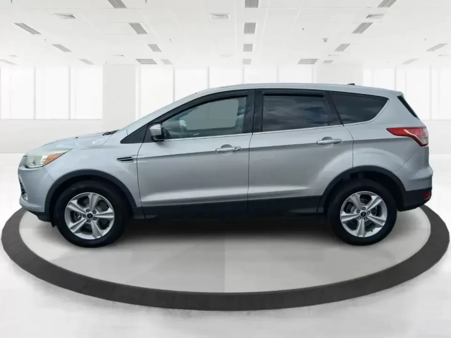 2015 Ford Escape SE (1FMCU9G91FU) with an 2.0L L4 DOHC 16V engine, 6-Speed Automatic transmission, located at 880 E. National Road, Vandalia, OH, 45377, (937) 908-9800, 39.891918, -84.183594 - Weekend getaways to Englewood MetroPark, snowy commutes down I75, and everyday school-and-grocery runs all feel easier when you've got an SUV that's sized right, confident in bad weather, and comfortable for the long haul. This **2015 Ford Escape SE 4WD** in **Ingot Silver** is a smart pick for driv - Photo#5