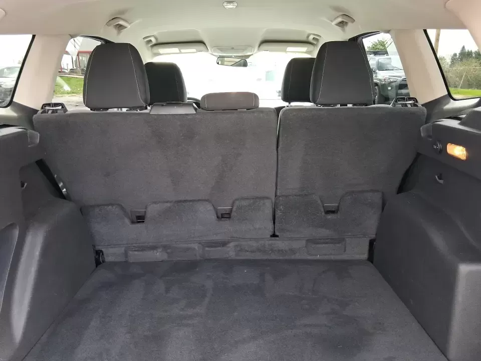 2015 Ford Escape SE (1FMCU9G91FU) with an 2.0L L4 DOHC 16V engine, 6-Speed Automatic transmission, located at 880 E. National Road, Vandalia, OH, 45377, (937) 908-9800, 39.891918, -84.183594 - Weekend getaways to Englewood MetroPark, snowy commutes down I75, and everyday school-and-grocery runs all feel easier when you've got an SUV that's sized right, confident in bad weather, and comfortable for the long haul. This **2015 Ford Escape SE 4WD** in **Ingot Silver** is a smart pick for driv - Photo#12