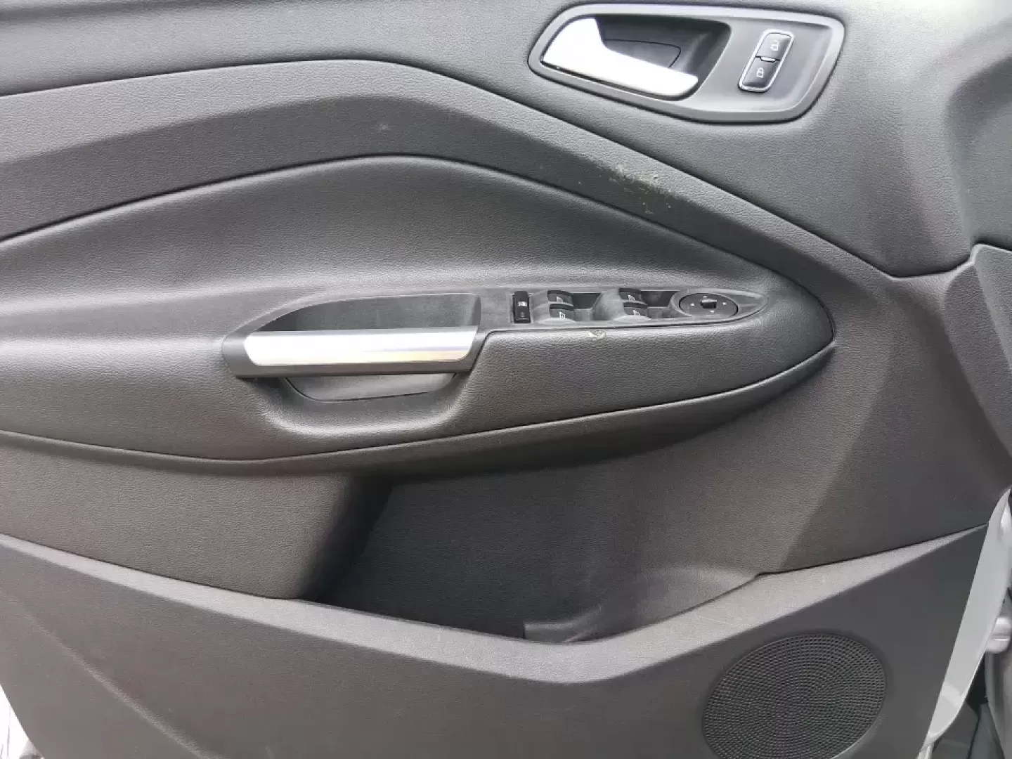 2015 Ford Escape SE (1FMCU9G91FU) with an 2.0L L4 DOHC 16V engine, 6-Speed Automatic transmission, located at 880 E. National Road, Vandalia, OH, 45377, (937) 908-9800, 39.891918, -84.183594 - Weekend getaways to Englewood MetroPark, snowy commutes down I75, and everyday school-and-grocery runs all feel easier when you've got an SUV that's sized right, confident in bad weather, and comfortable for the long haul. This **2015 Ford Escape SE 4WD** in **Ingot Silver** is a smart pick for driv - Photo#18