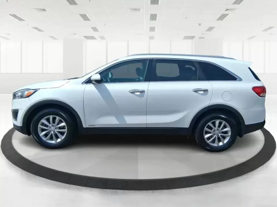 2016 Kia Sorento 2.4L LX (5XYPGDA34GG) with an 2.4L I-4 gasoline direct injection engine, 6-Speed Automatic transmission, located at 880 E. National Road, Vandalia, OH, 45377, (937) 908-9800, 39.891918, -84.183594 - Ready for school drop-offs, I-75 commutes, and spontaneous weekend getaways to the Dayton area-this 2016 Kia Sorento LX is the kind of SUV that fits real life. With confident AWD capability, flexible seating, and everyday comfort, it's a smart pick for growing families, shift workers with long drive - Photo#5