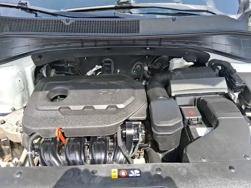 2016 Kia Sorento 2.4L LX (5XYPGDA34GG) with an 2.4L I-4 gasoline direct injection engine, 6-Speed Automatic transmission, located at 880 E. National Road, Vandalia, OH, 45377, (937) 908-9800, 39.891918, -84.183594 - Ready for school drop-offs, I-75 commutes, and spontaneous weekend getaways to the Dayton area-this 2016 Kia Sorento LX is the kind of SUV that fits real life. With confident AWD capability, flexible seating, and everyday comfort, it's a smart pick for growing families, shift workers with long drive - Photo#11