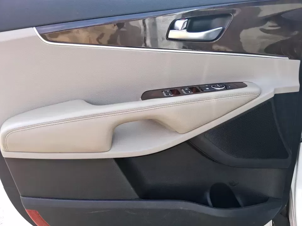 2016 Kia Sorento 2.4L LX (5XYPGDA34GG) with an 2.4L I-4 gasoline direct injection engine, 6-Speed Automatic transmission, located at 880 E. National Road, Vandalia, OH, 45377, (937) 908-9800, 39.891918, -84.183594 - Ready for school drop-offs, I-75 commutes, and spontaneous weekend getaways to the Dayton area-this 2016 Kia Sorento LX is the kind of SUV that fits real life. With confident AWD capability, flexible seating, and everyday comfort, it's a smart pick for growing families, shift workers with long drive - Photo#18