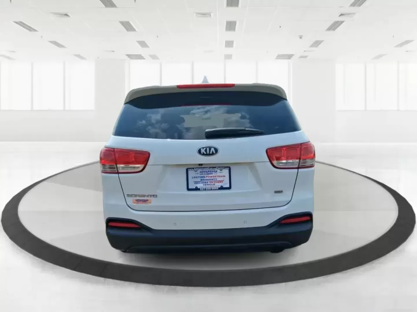 2016 Kia Sorento 2.4L LX (5XYPGDA34GG) with an 2.4L I-4 gasoline direct injection engine, 6-Speed Automatic transmission, located at 1230 East Main St, Xenia, OH, 45385, (937) 908-9800, 39.688026, -83.910172 - Ready for school drop-offs, I-75 commutes, and spontaneous weekend getaways to the Dayton area-this 2016 Kia Sorento LX is the kind of SUV that fits real life. With confident AWD capability, flexible seating, and everyday comfort, it's a smart pick for growing families, shift workers with long drive - Photo#3