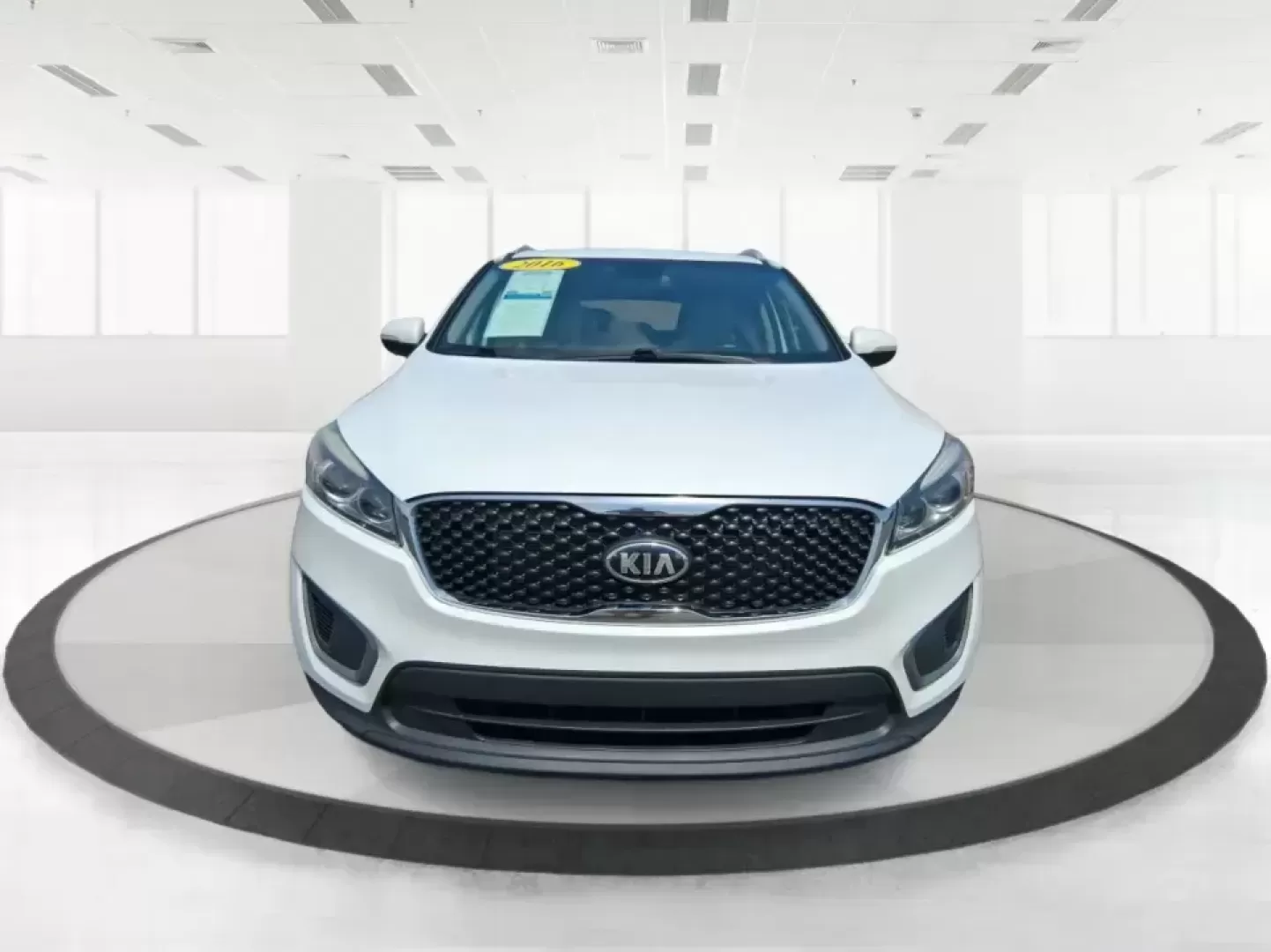 2016 Kia Sorento 2.4L LX (5XYPGDA34GG) with an 2.4L I-4 gasoline direct injection engine, 6-Speed Automatic transmission, located at 1230 East Main St, Xenia, OH, 45385, (937) 908-9800, 39.688026, -83.910172 - Ready for school drop-offs, I-75 commutes, and spontaneous weekend getaways to the Dayton area-this 2016 Kia Sorento LX is the kind of SUV that fits real life. With confident AWD capability, flexible seating, and everyday comfort, it's a smart pick for growing families, shift workers with long drive - Photo#7