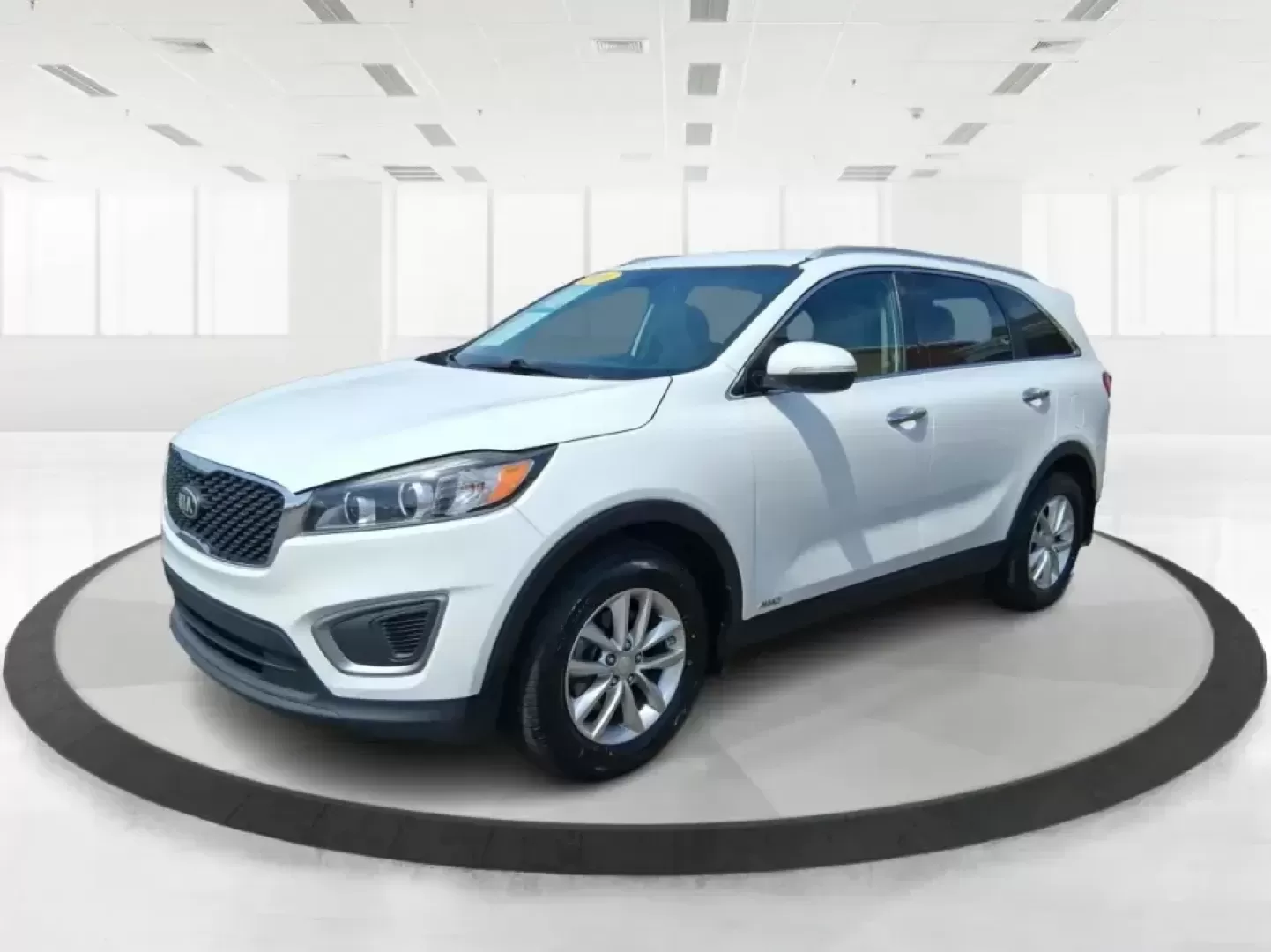 2016 Kia Sorento 2.4L LX (5XYPGDA34GG) with an 2.4L I-4 gasoline direct injection engine, 6-Speed Automatic transmission, located at 1230 East Main St, Xenia, OH, 45385, (937) 908-9800, 39.688026, -83.910172 - Ready for school drop-offs, I-75 commutes, and spontaneous weekend getaways to the Dayton area-this 2016 Kia Sorento LX is the kind of SUV that fits real life. With confident AWD capability, flexible seating, and everyday comfort, it's a smart pick for growing families, shift workers with long drive - Photo#8