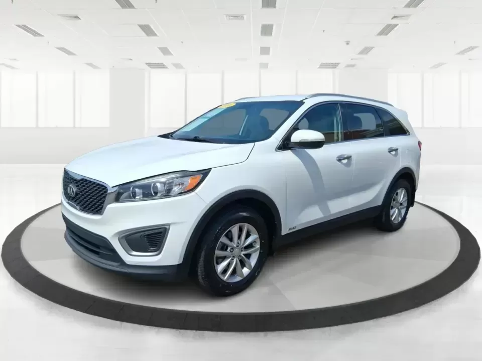 2016 Kia Sorento 2.4L LX (5XYPGDA34GG) with an 2.4L I-4 gasoline direct injection engine, 6-Speed Automatic transmission, located at 1230 East Main St, Xenia, OH, 45385, (937) 908-9800, 39.688026, -83.910172 - Ready for school drop-offs, I-75 commutes, and spontaneous weekend getaways to the Dayton area-this 2016 Kia Sorento LX is the kind of SUV that fits real life. With confident AWD capability, flexible seating, and everyday comfort, it's a smart pick for growing families, shift workers with long drive - Photo#8