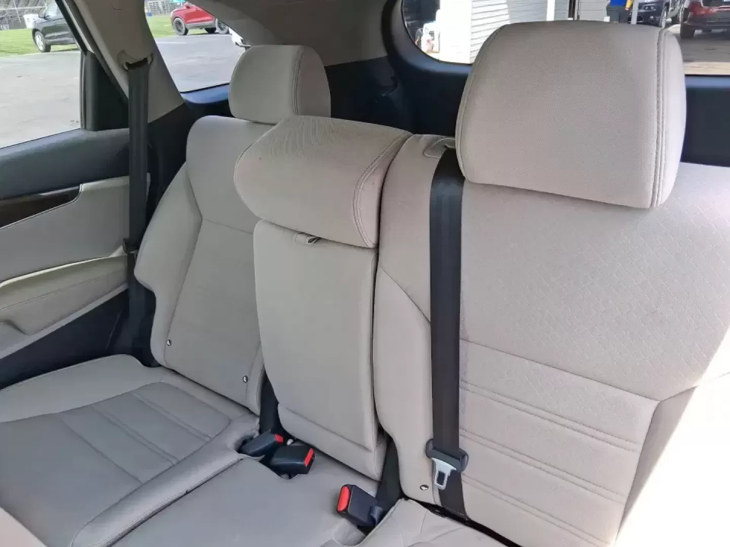 2016 Kia Sorento 2.4L LX (5XYPGDA34GG) with an 2.4L I-4 gasoline direct injection engine, 6-Speed Automatic transmission, located at 1230 East Main St, Xenia, OH, 45385, (937) 908-9800, 39.688026, -83.910172 - Ready for school drop-offs, I-75 commutes, and spontaneous weekend getaways to the Dayton area-this 2016 Kia Sorento LX is the kind of SUV that fits real life. With confident AWD capability, flexible seating, and everyday comfort, it's a smart pick for growing families, shift workers with long drive - Photo#10