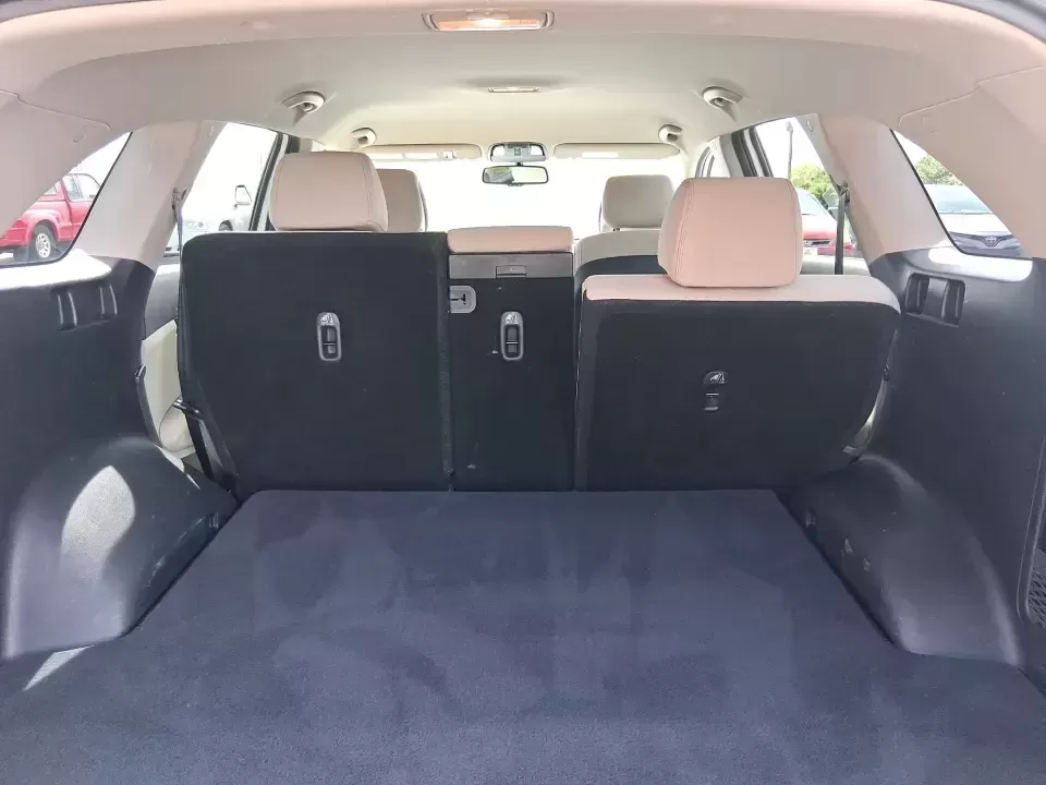 2016 Kia Sorento 2.4L LX (5XYPGDA34GG) with an 2.4L I-4 gasoline direct injection engine, 6-Speed Automatic transmission, located at 1230 East Main St, Xenia, OH, 45385, (937) 908-9800, 39.688026, -83.910172 - Ready for school drop-offs, I-75 commutes, and spontaneous weekend getaways to the Dayton area-this 2016 Kia Sorento LX is the kind of SUV that fits real life. With confident AWD capability, flexible seating, and everyday comfort, it's a smart pick for growing families, shift workers with long drive - Photo#12