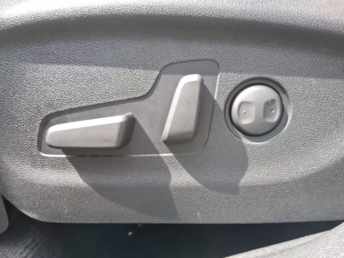 2016 Kia Sorento 2.4L LX (5XYPGDA34GG) with an 2.4L I-4 gasoline direct injection engine, 6-Speed Automatic transmission, located at 1230 East Main St, Xenia, OH, 45385, (937) 908-9800, 39.688026, -83.910172 - Ready for school drop-offs, I-75 commutes, and spontaneous weekend getaways to the Dayton area-this 2016 Kia Sorento LX is the kind of SUV that fits real life. With confident AWD capability, flexible seating, and everyday comfort, it's a smart pick for growing families, shift workers with long drive - Photo#17