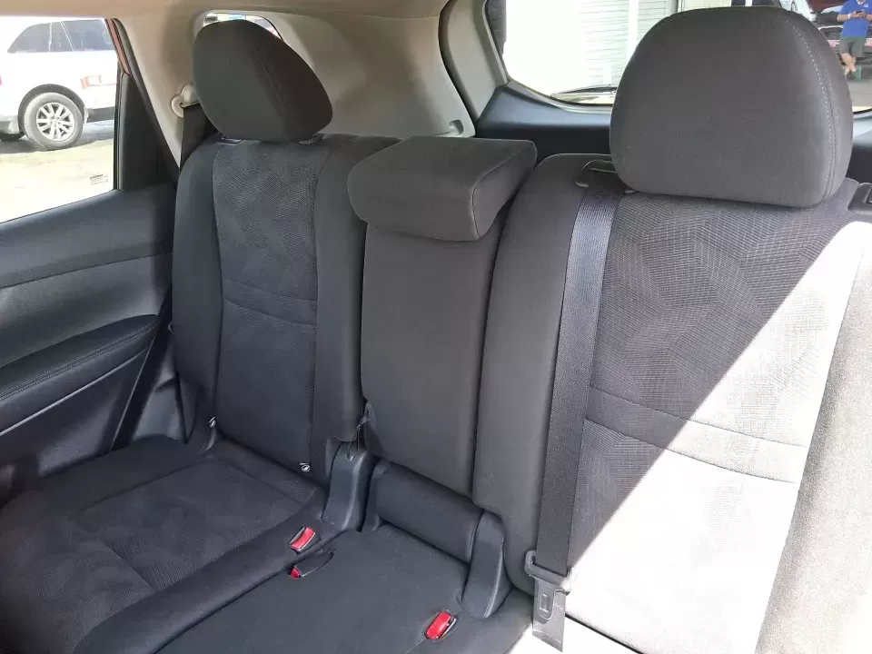 2015 Nissan Rogue SV (KNMAT2MV8FP) with an 2.5L I-4 DOHC engine, Continuously Variable Transmission transmission, located at 880 E. National Road, Vandalia, OH, 45377, (937) 908-9800, 39.891918, -84.183594 - Pack up the kids, load the cooler, and point the SUV toward your next weekend escape-this Cayenne Red 2015 Nissan Rogue SV is the kind of do-it-all crossover that fits real life in Vandalia, from school drop-offs and grocery runs to road trips up I75. With confident 4WD/AWD traction, a comfortable c - Photo#10