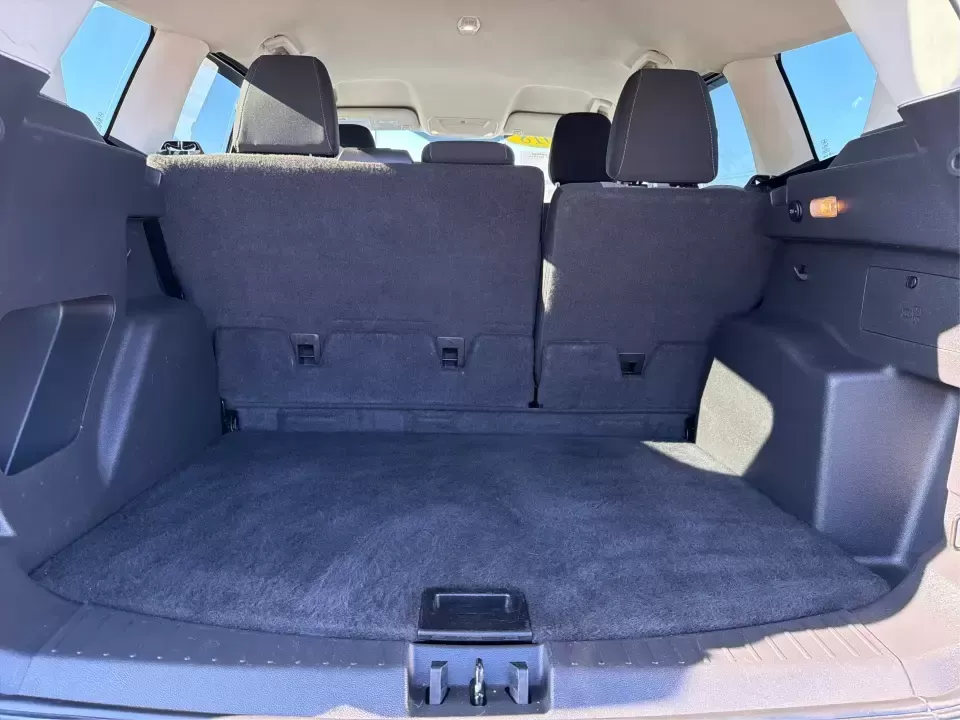 2018 Ford Escape SE (1FMCU0GD6JU) with an 1.5L L4 DOHC 16V engine, 6A transmission, located at 4508 South Dixie Dr, Moraine, OH, 45439, (937) 908-9800, 39.689976, -84.218452 - Pack up the kids, load the groceries, or point the nose toward a weekend getaway-this 2018 Ford Escape SE is the kind of compact SUV that fits real life in Moraine. With a comfortable cabin, smart tech, and easy-to-park size, it's ideal for long commutes up I75, quick errands along South Dixie Dr, o - Photo#12