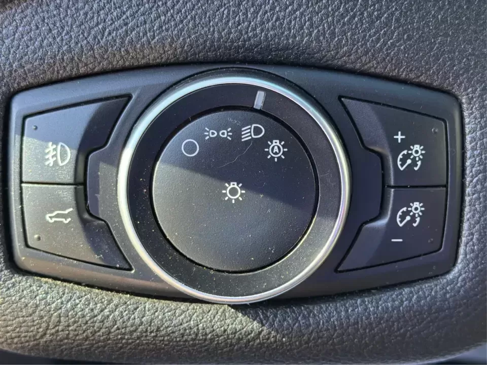 2018 Ford Escape SE (1FMCU0GD6JU) with an 1.5L L4 DOHC 16V engine, 6A transmission, located at 4508 South Dixie Dr, Moraine, OH, 45439, (937) 908-9800, 39.689976, -84.218452 - Pack up the kids, load the groceries, or point the nose toward a weekend getaway-this 2018 Ford Escape SE is the kind of compact SUV that fits real life in Moraine. With a comfortable cabin, smart tech, and easy-to-park size, it's ideal for long commutes up I75, quick errands along South Dixie Dr, o - Photo#17