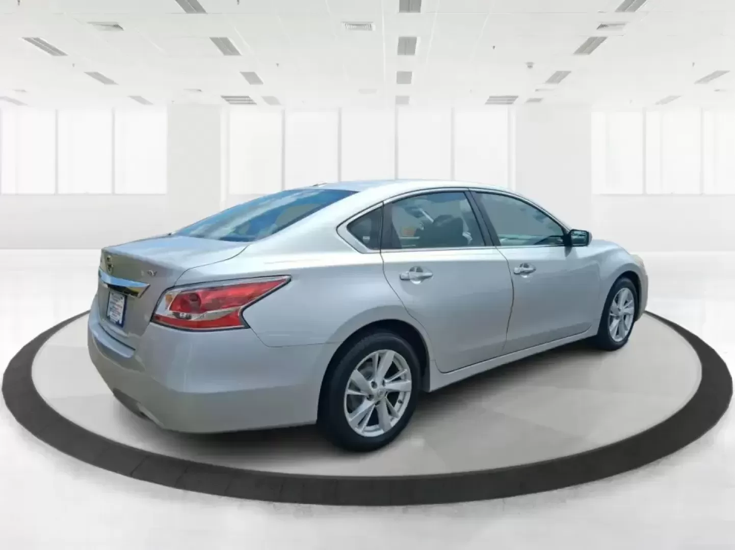 2015 Nissan Altima 2.5 SV (1N4AL3AP6FC) with an 2.5L I-4 DOHC engine, Continuously Variable Transmission transmission, located at 401 Woodman Dr, Riverside, OH, 45431, (937) 908-9800, 39.760899, -84.123421 - Picture your next week: an easy I-675 commute, a comfortable school drop-off run, and a spontaneous weekend drive to Carillon Historical Park or along the Mad River-without driving something oversized or expensive to fuel. This **2015 Nissan Altima 2.5 SV** is the kind of practical, confidence-build - Photo#2