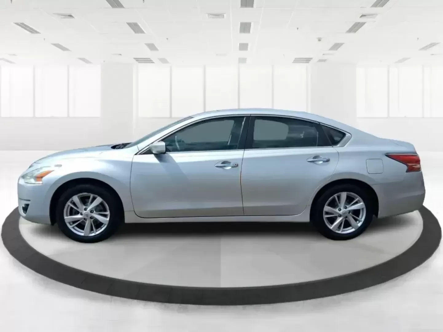 2015 Nissan Altima 2.5 SV (1N4AL3AP6FC) with an 2.5L I-4 DOHC engine, Continuously Variable Transmission transmission, located at 401 Woodman Dr, Riverside, OH, 45431, (937) 908-9800, 39.760899, -84.123421 - Picture your next week: an easy I-675 commute, a comfortable school drop-off run, and a spontaneous weekend drive to Carillon Historical Park or along the Mad River-without driving something oversized or expensive to fuel. This **2015 Nissan Altima 2.5 SV** is the kind of practical, confidence-build - Photo#5