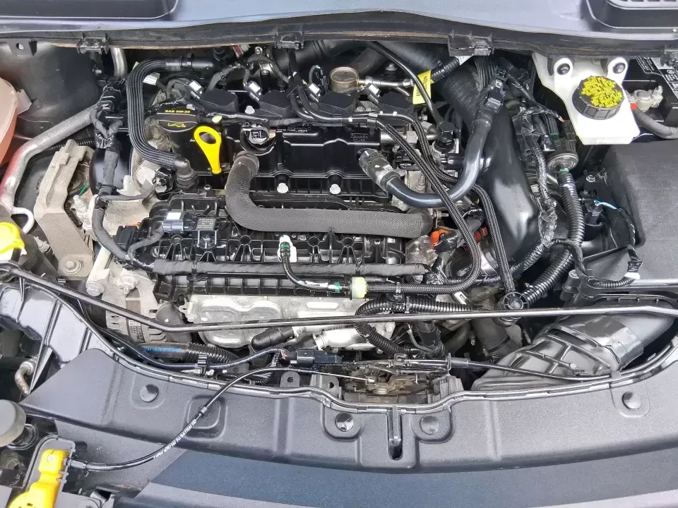 2019 Ford Escape SE (1FMCU0GD6KU) with an 1.5L L4 DOHC 16V engine, 6A transmission, located at 401 Woodman Dr, Riverside, OH, 45431, (937) 908-9800, 39.760899, -84.123421 - Weekday commutes down Woodman Dr, school drop-offs, and weekend getaways to Carillon Historical Park or a quick run up I675-this 2019 Ford Escape SE is the kind of SUV that fits real life in Riverside, Ohio. With its easy-to-park size, confident road manners, and versatile cargo space, it's a smart - Photo#11