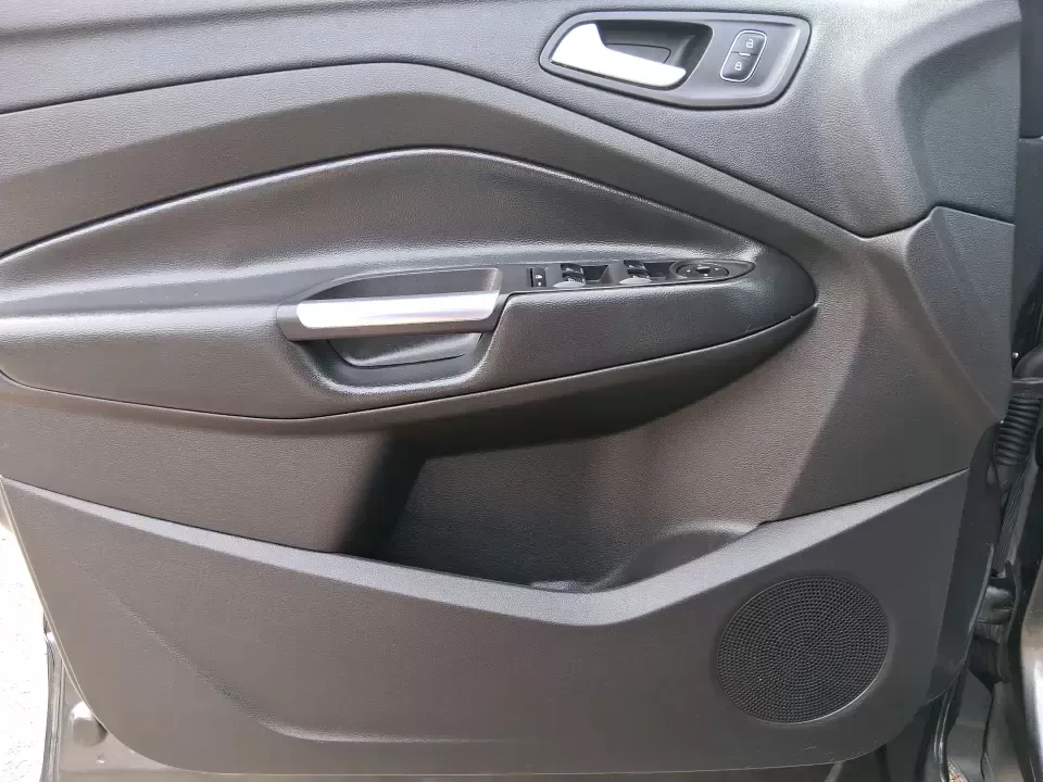 2019 Ford Escape SE (1FMCU0GD6KU) with an 1.5L L4 DOHC 16V engine, 6A transmission, located at 401 Woodman Dr, Riverside, OH, 45431, (937) 908-9800, 39.760899, -84.123421 - Weekday commutes down Woodman Dr, school drop-offs, and weekend getaways to Carillon Historical Park or a quick run up I675-this 2019 Ford Escape SE is the kind of SUV that fits real life in Riverside, Ohio. With its easy-to-park size, confident road manners, and versatile cargo space, it's a smart - Photo#19