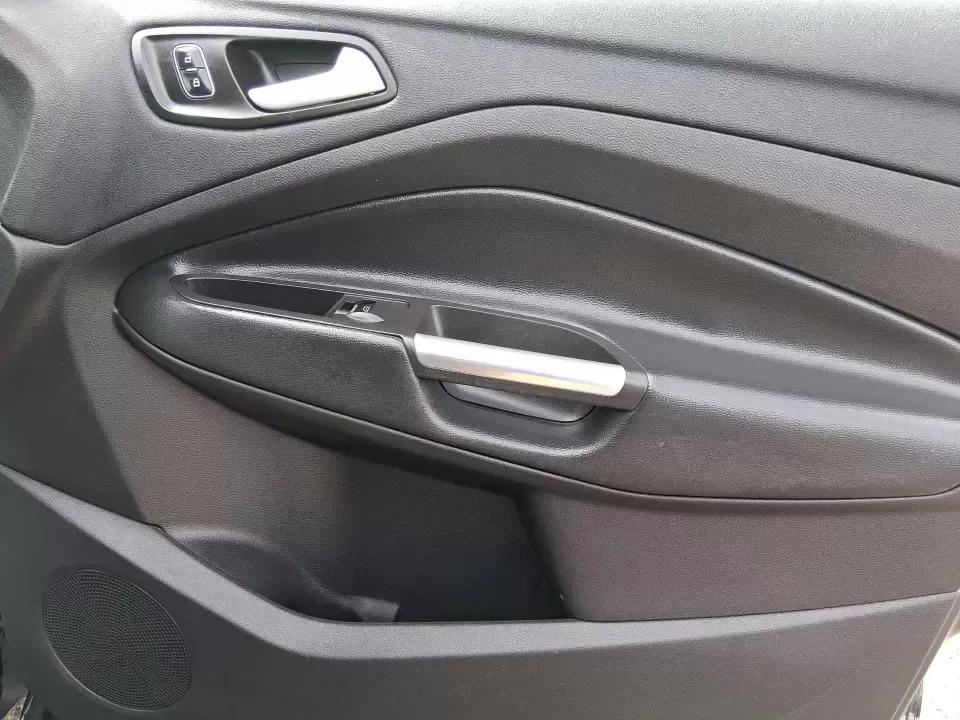 2019 Ford Escape SE (1FMCU0GD6KU) with an 1.5L L4 DOHC 16V engine, 6A transmission, located at 401 Woodman Dr, Riverside, OH, 45431, (937) 908-9800, 39.760899, -84.123421 - Weekday commutes down Woodman Dr, school drop-offs, and weekend getaways to Carillon Historical Park or a quick run up I675-this 2019 Ford Escape SE is the kind of SUV that fits real life in Riverside, Ohio. With its easy-to-park size, confident road manners, and versatile cargo space, it's a smart - Photo#20