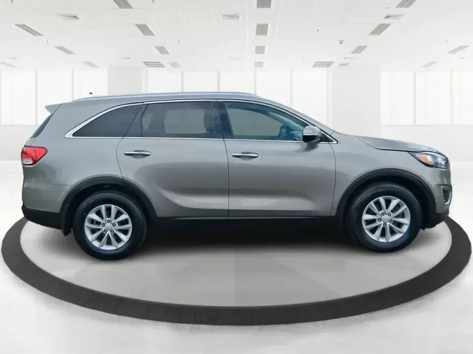 2017 Kia Sorento 2.4L LX (5XYPG4A30HG) with an 2.4L I-4 gasoline direct injection engine, 6A transmission, located at 401 Woodman Dr, Riverside, OH, 45431, (937) 908-9800, 39.760899, -84.123421 - Picture your next weekend: the family packed up for a day at Carillon Historical Park, groceries loaded after a quick stop near The Greene, and plenty of room left for sports gear or a stroller-without feeling like you're driving something bulky. This 2017 Kia Sorento LX is built for real life in th - Photo#1