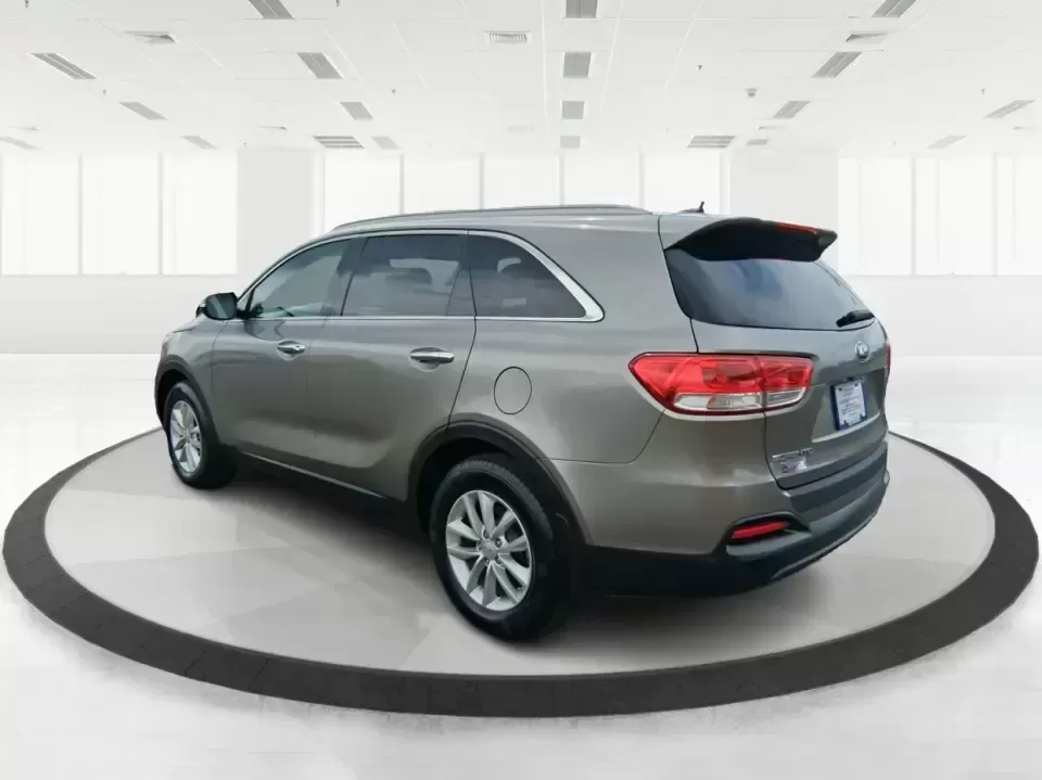 2017 Kia Sorento 2.4L LX (5XYPG4A30HG) with an 2.4L I-4 gasoline direct injection engine, 6A transmission, located at 401 Woodman Dr, Riverside, OH, 45431, (937) 908-9800, 39.760899, -84.123421 - Picture your next weekend: the family packed up for a day at Carillon Historical Park, groceries loaded after a quick stop near The Greene, and plenty of room left for sports gear or a stroller-without feeling like you're driving something bulky. This 2017 Kia Sorento LX is built for real life in th - Photo#4